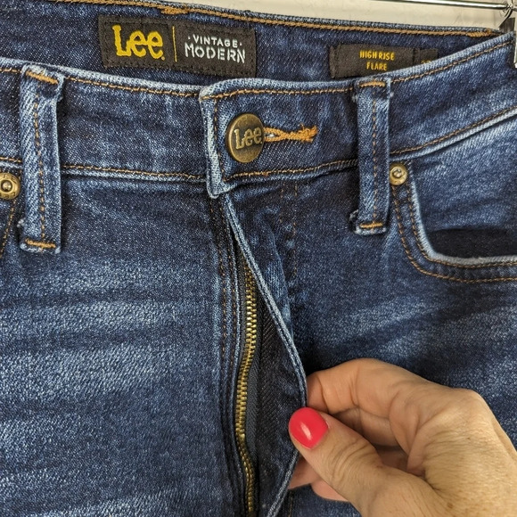 Lee Vintage Modern High Rise Flare Jeans Women’s Size 27 Dark Wash Denim - Picture 4 of 12
